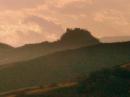 Castello di Canossa sullo sfondo